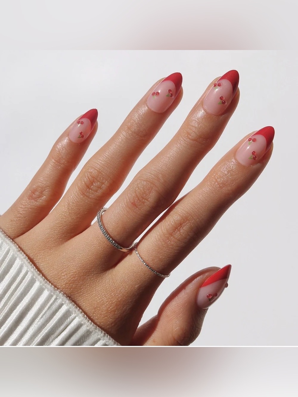 Glamnetic Press-On Nail Kit - Cherry Bomb (short almond)